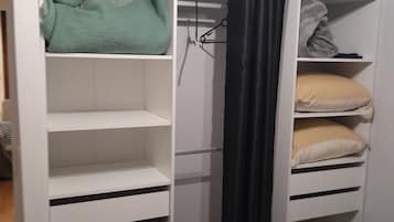 1 chambre, fer et planche Ă repasser, Wi-Fi, draps fournis