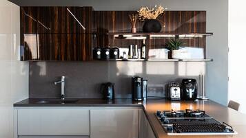 冰箱、微波炉、烤箱、炉灶