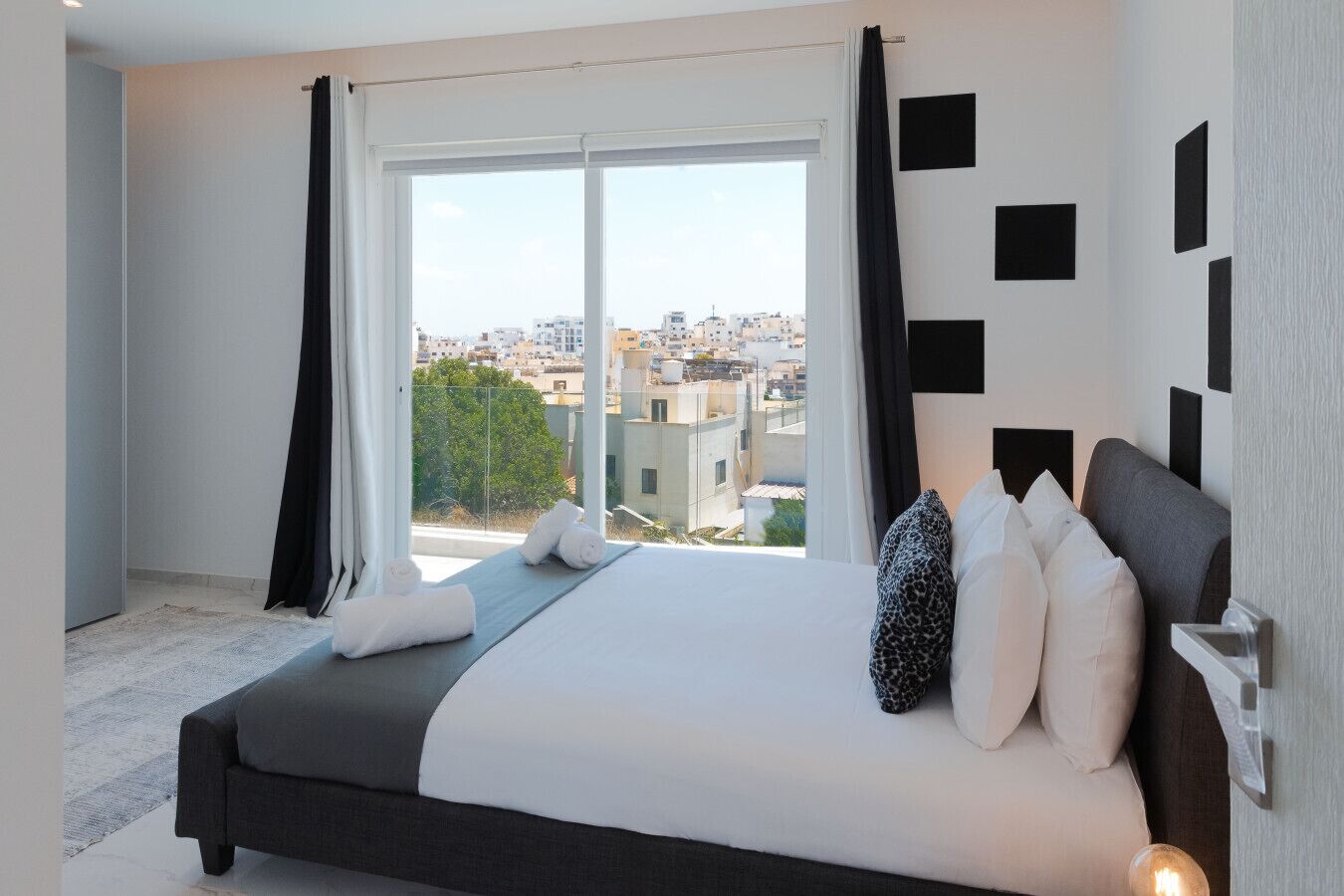 3 chambres, fer et planche à repasser, Wi-Fi gratuit, draps fournis