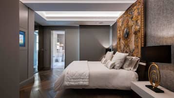 2 chambres, bureau, fer et planche Ă repasser, lit parapluie