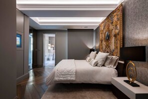 2 Schlafzimmer, Schreibtisch, Bügeleisen/Bügelbrett, Reisekinderbett