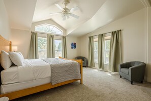 3 bedrooms, desk, iron/ironing board, free WiFi
