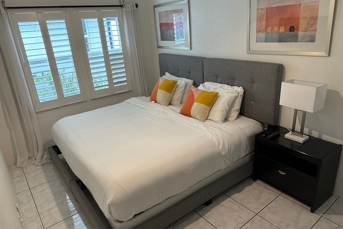 Departamento clásico | Tabla de planchar con plancha, wifi gratis y ropa de cama