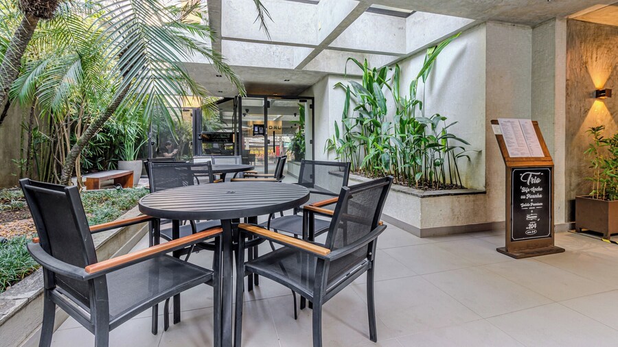 Charlie Poeta Drummond Jardins