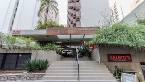 A staircase leading to a building with a sign for 'Galeto's Restaurant & Grill' and a 'Happy Hour' sign. - Charlie Poeta Drummond Jardins (São Paulo)