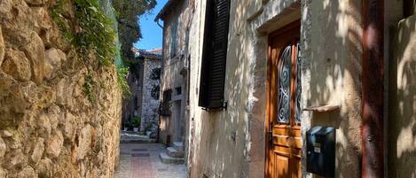 تفاصيل الفندق من الخارج