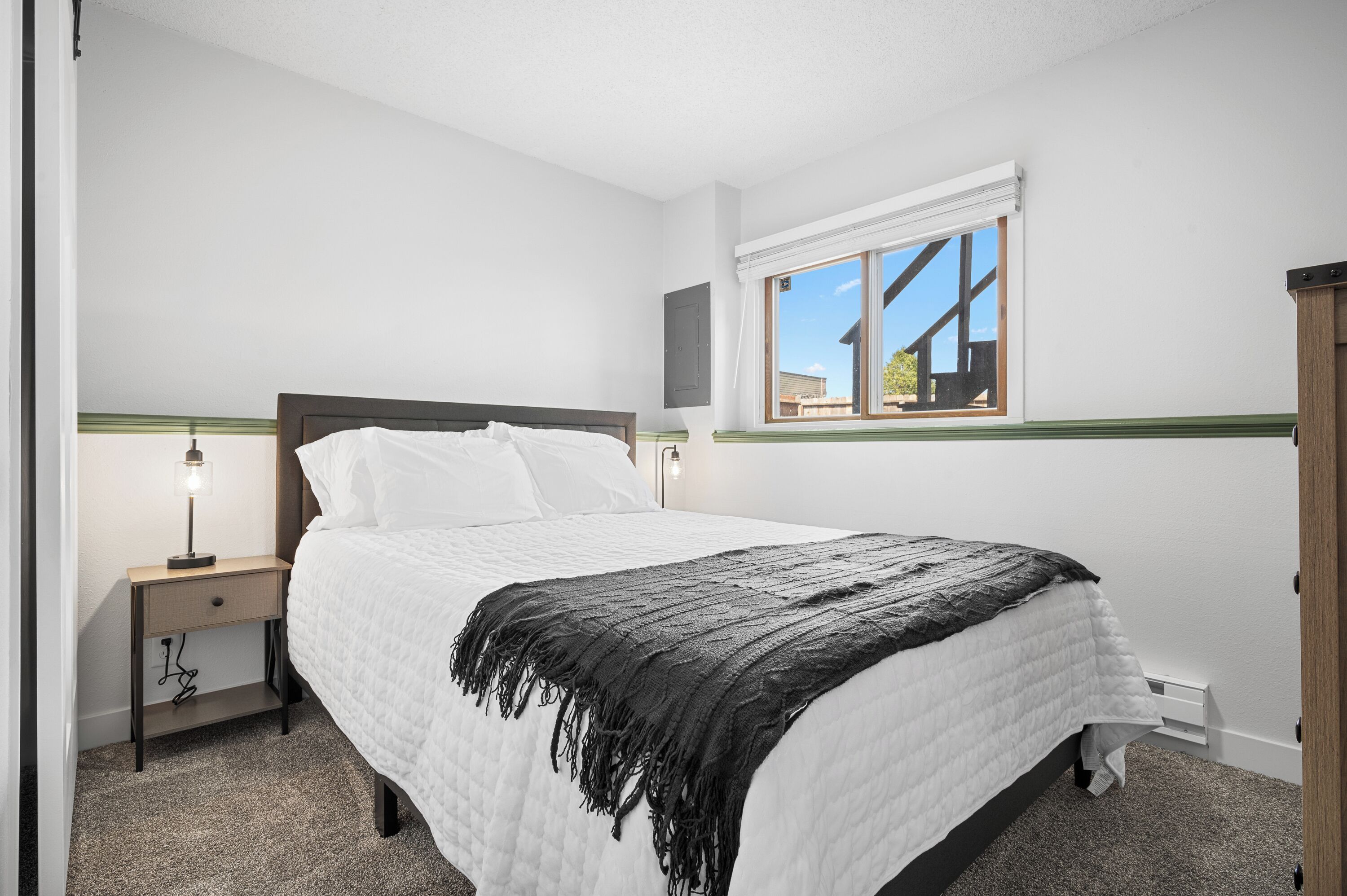 3 多间卧室、旅行婴儿床、免费 WiFi、床单