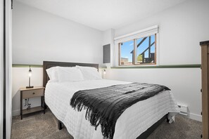 3 bedrooms, travel cot, free WiFi, bed sheets