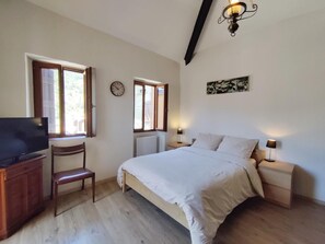 Travel crib