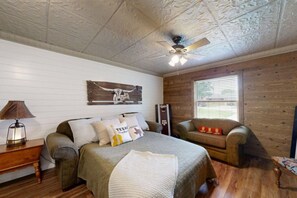 3 bedrooms, iron/ironing board, travel cot, free WiFi