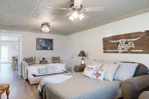 3 bedrooms, iron/ironing board, travel cot, free WiFi