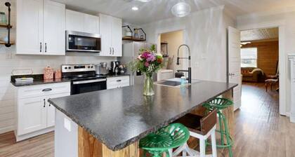 2 Living Rooms, PlayStation Game System, Multiple Sleeping Areas, Pet Friendly!