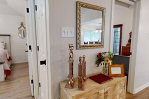 3 Schlafzimmer, Schreibtisch, Bügeleisen/Bügelbrett, Reisekinderbett