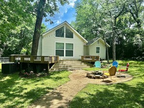 Terrace/patio - Century Oak Retreat ~ Aggieland Vacation Rentals (College Station)