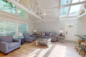 TV - Century Oak Retreat ~ Aggieland Vacation Rentals (College Station)