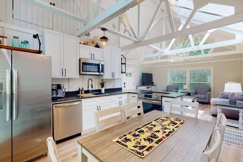 Century Oak Retreat ~ Aggieland Vacation Rentals