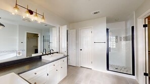 Hair dryer - 1.5 Miles to TAMU, by Restaurant Row, Shuffleboard, Extra Space Inside and Out!! (College Station)