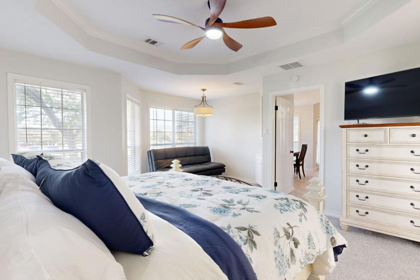 4 habitaciones, tabla de planchar con plancha y wifi gratis 