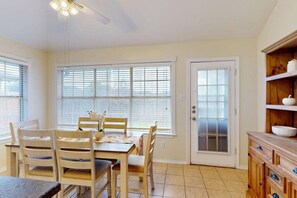 Dining - Camellia House • 3BR by Wolf Pen & A&M (College Station)