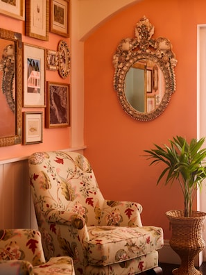 Kamer, meerdere bedden, toegang tot zwembad, uitzicht op oceaan (Sharon's Home) | Interieur