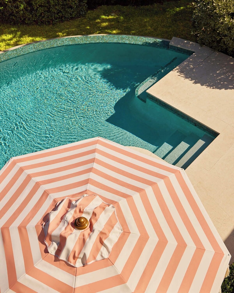 Coral Sands Inn & Cottages, Harbour Island by null