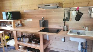 Een microgolfoven, een oven