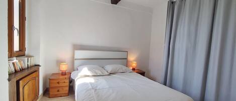 2 chambres, lit de bébé portatif