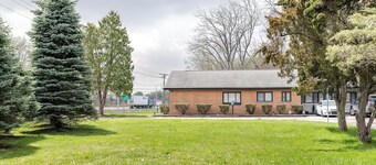 Cozy 1BR Apt AC & Parking Brownstown