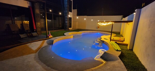 Piscine extérieure, piscine chauffée