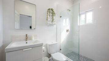 Apartament clàssic, vistes a l'oceà | Bany | Assecador de cabells, tovalloles, sabó i xampú