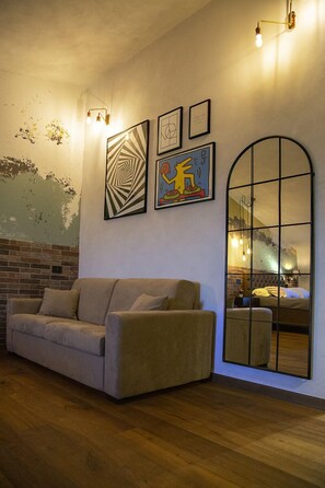 Suite – superior, byutsikt | Safe på rommet, wi-fi (inkludert) og rullestolvennlig