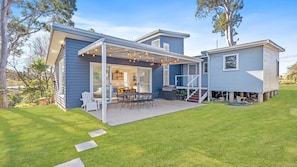 Exterior - Seahaven at Mossy. Iconic beach house within a minute from the Mossy Cafe (Mossy Point)