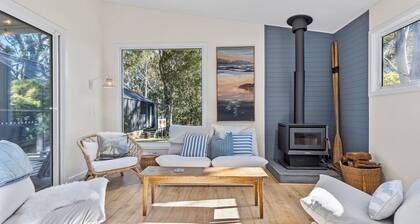 Seahaven at Mossy. Iconic beach house within a minute from the Mossy Cafe
