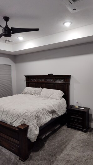3 bedrooms, iron/ironing board, WiFi, bed sheets