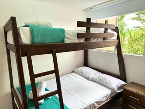 4 dormitorios, tabla de planchar con plancha, wifi gratis y ropa de cama