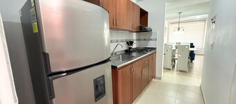 Family Home with Pool Near Expofuturo, Villa Olímpica, and Ukumarí.