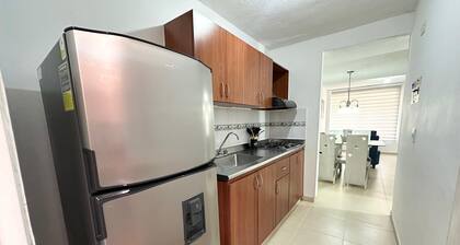 Family Home with Pool Near Expofuturo, Villa Olímpica, and Ukumarí.