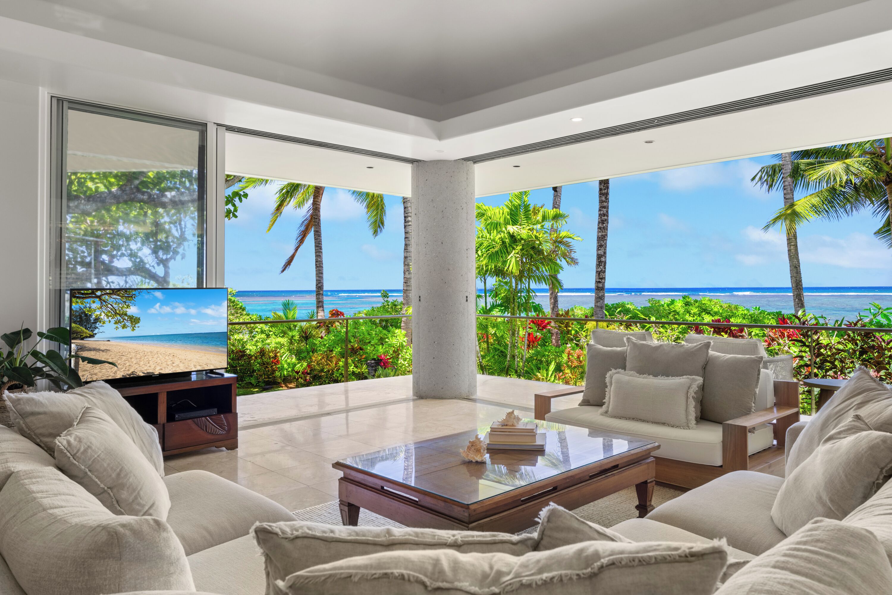 Smart TV, tavolo da ping pong, studio