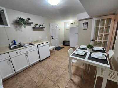 Cozy Basement Suite – Private 1-Bedroom with Full Kitchen