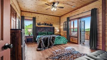 8 Schlafzimmer, Schreibtisch, Bügeleisen/Bügelbrett, Reisekinderbett