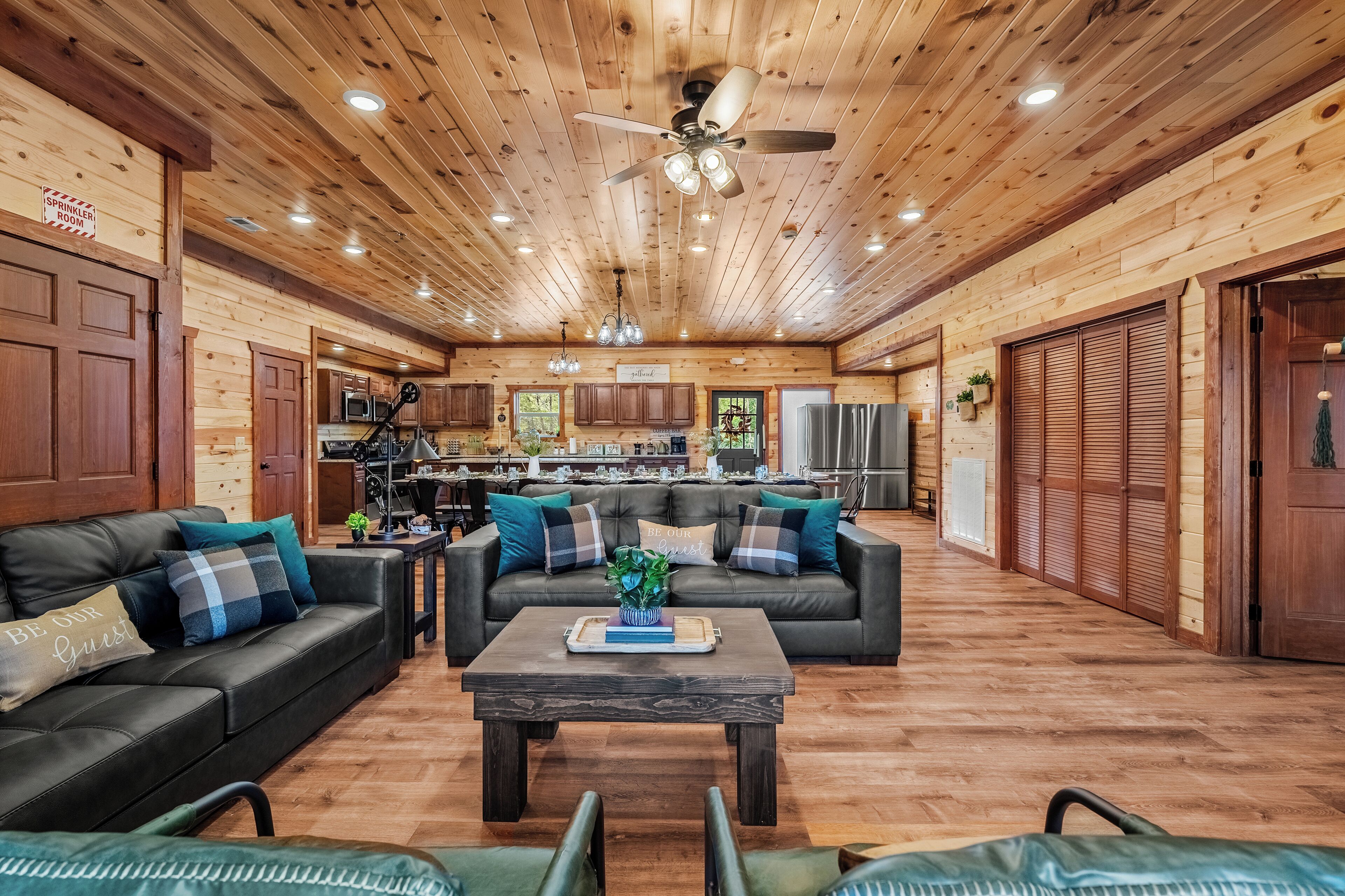 Smart TV, chimenea, videojuegos y futbolito 