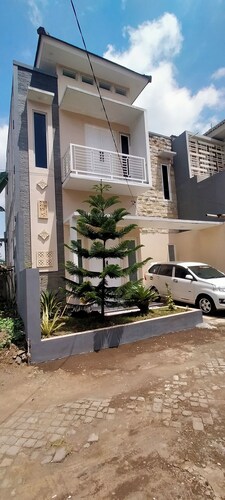 Villa Panda kota wisata batu