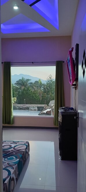 4 bedrooms, WiFi, bed sheets