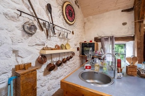 Kühlschrank, Mikrowelle, Ofen, Geschirrspüler