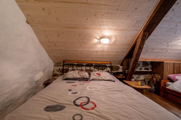 1 bedroom, iron/ironing board