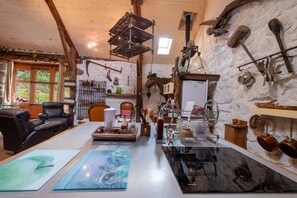 المنشأة من الداخل