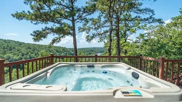 Tina de hidromasaje al aire libre