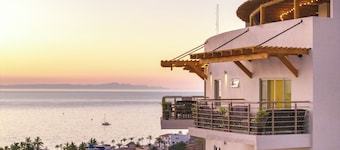 Stunning top-floor Condo with city and ocean views that take your breath away