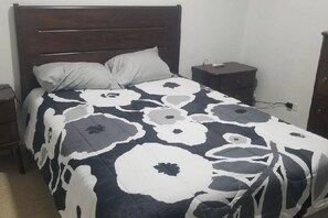 3 Schlafzimmer, Reisekinderbett, kostenloses WLAN, Bettwäsche