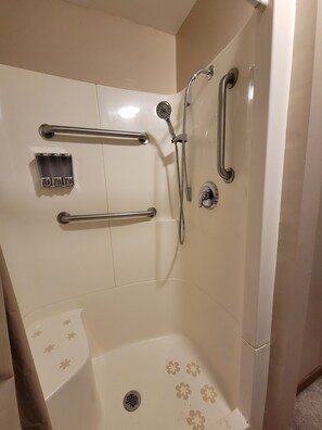 Shower, hair dryer, towels, soap - Peaceful Nostalgic Farmhouse (Plankinton)